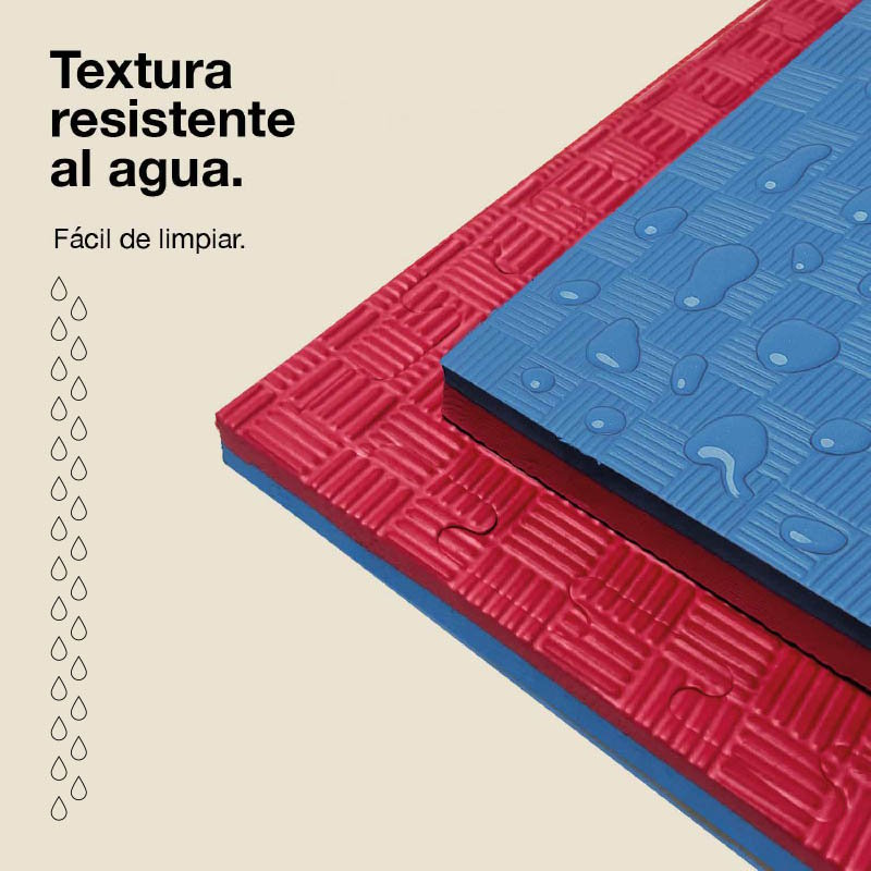 Tapetes de rompecabezas rojos y azules con gotas de agua. Texto: Textura resistente al agua.