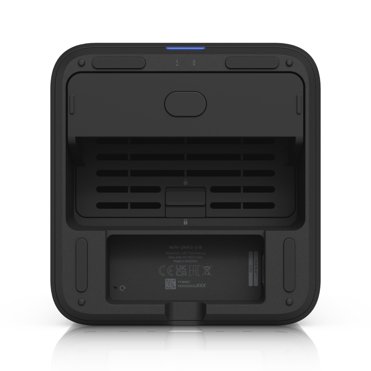 Dispositivo elettronico nero con fessure di ventilazione ed etichette.