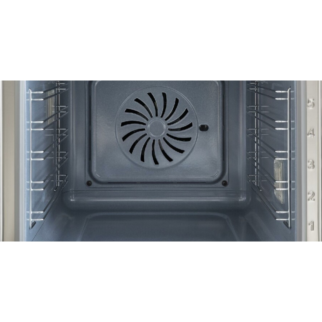 Interno di un forno con ventola e griglie.