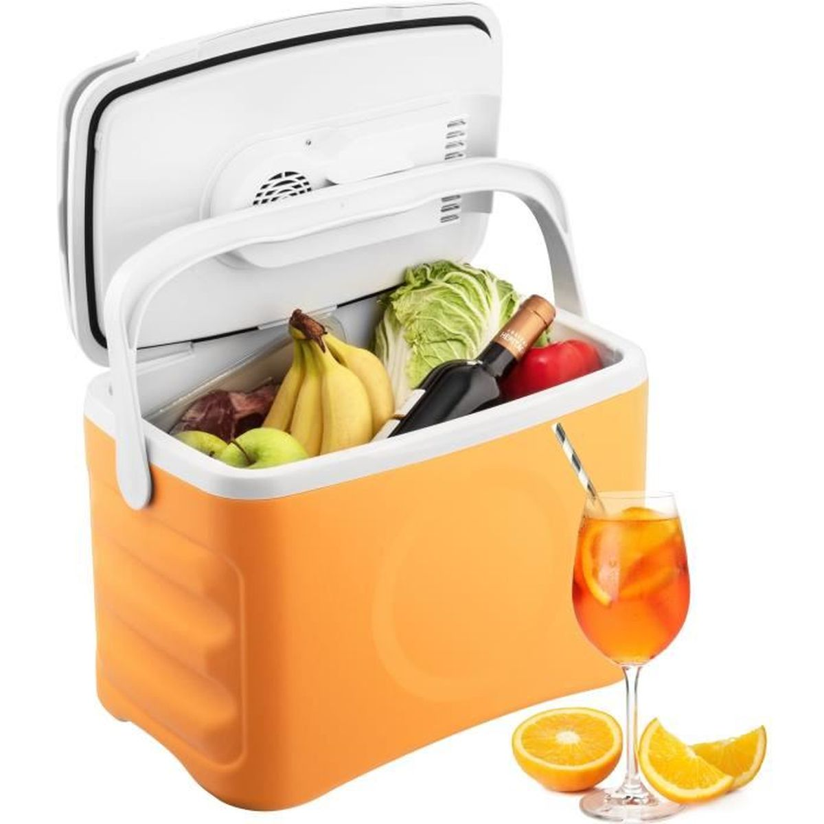 Orange Kühlbox mit geöffnetem Deckel, gefüllt mit Obst, Wein und Gemüse. Ein Getränk und Orangenscheiben.
