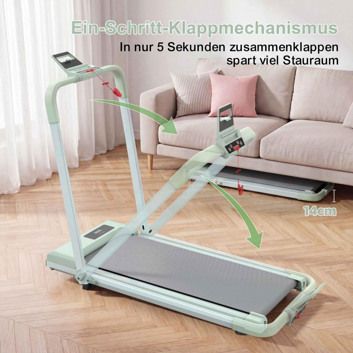 Ein hellgrünes Laufband klappt zusammen. Ein Sofa steht im Hintergrund.