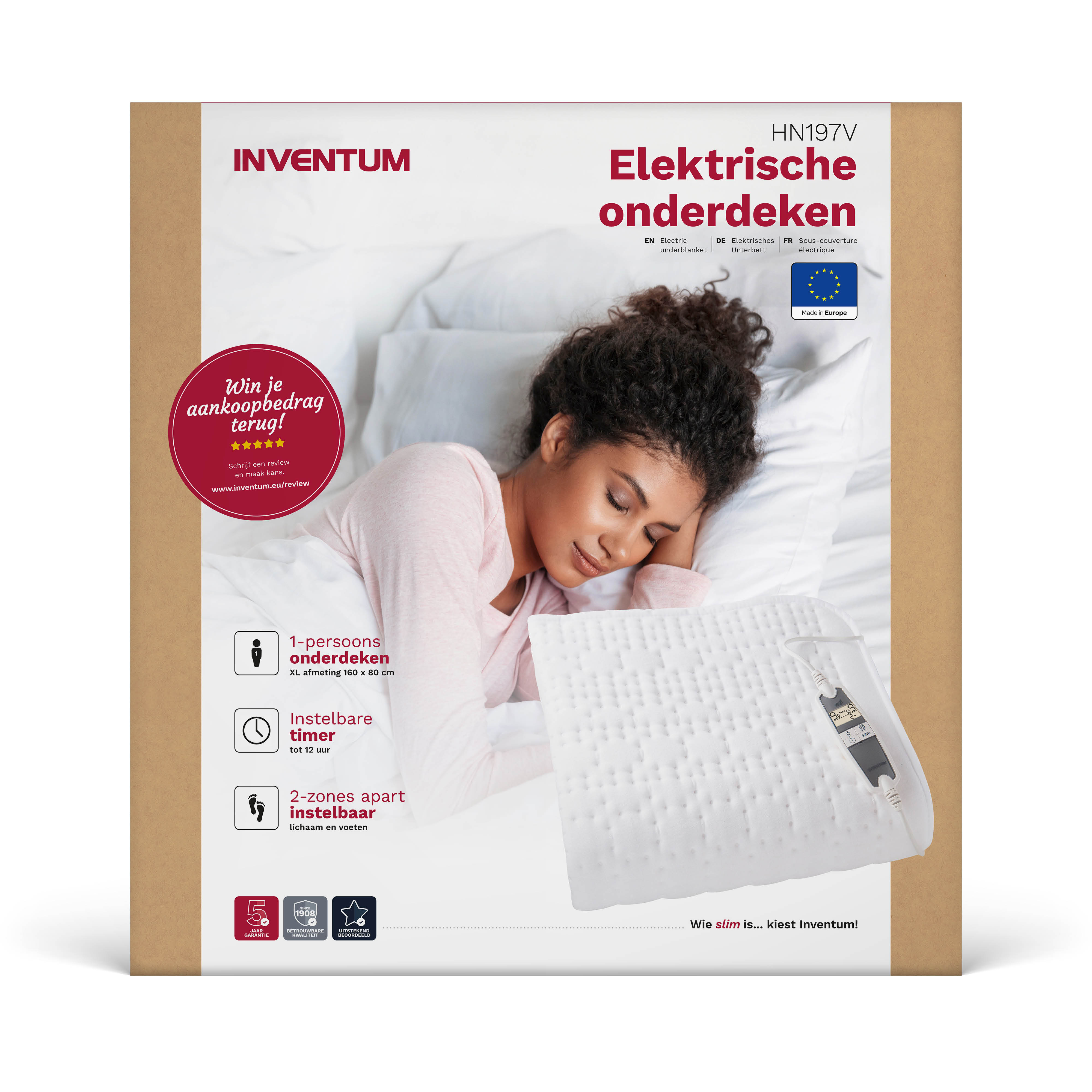Een vrouw slaapt op een bed onder een witte elektrische deken.