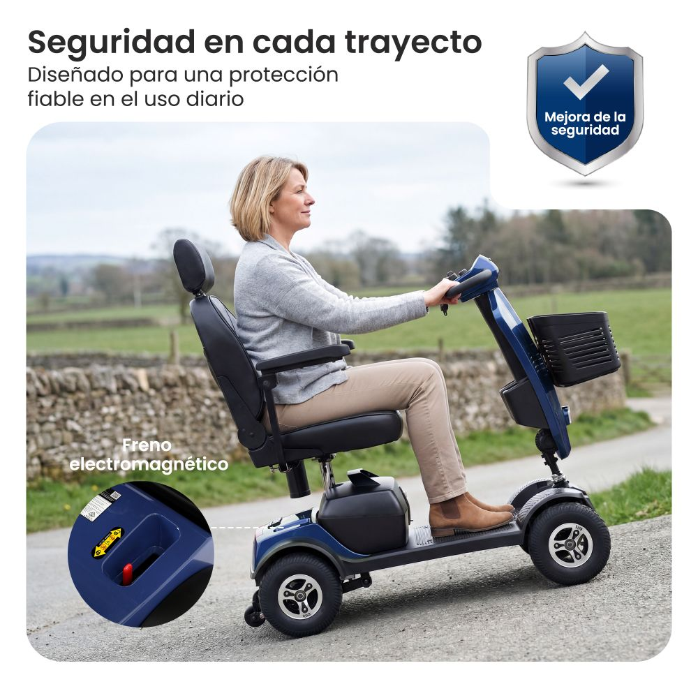 Una mujer conduce un scooter de movilidad azul al aire libre con una cesta delante.