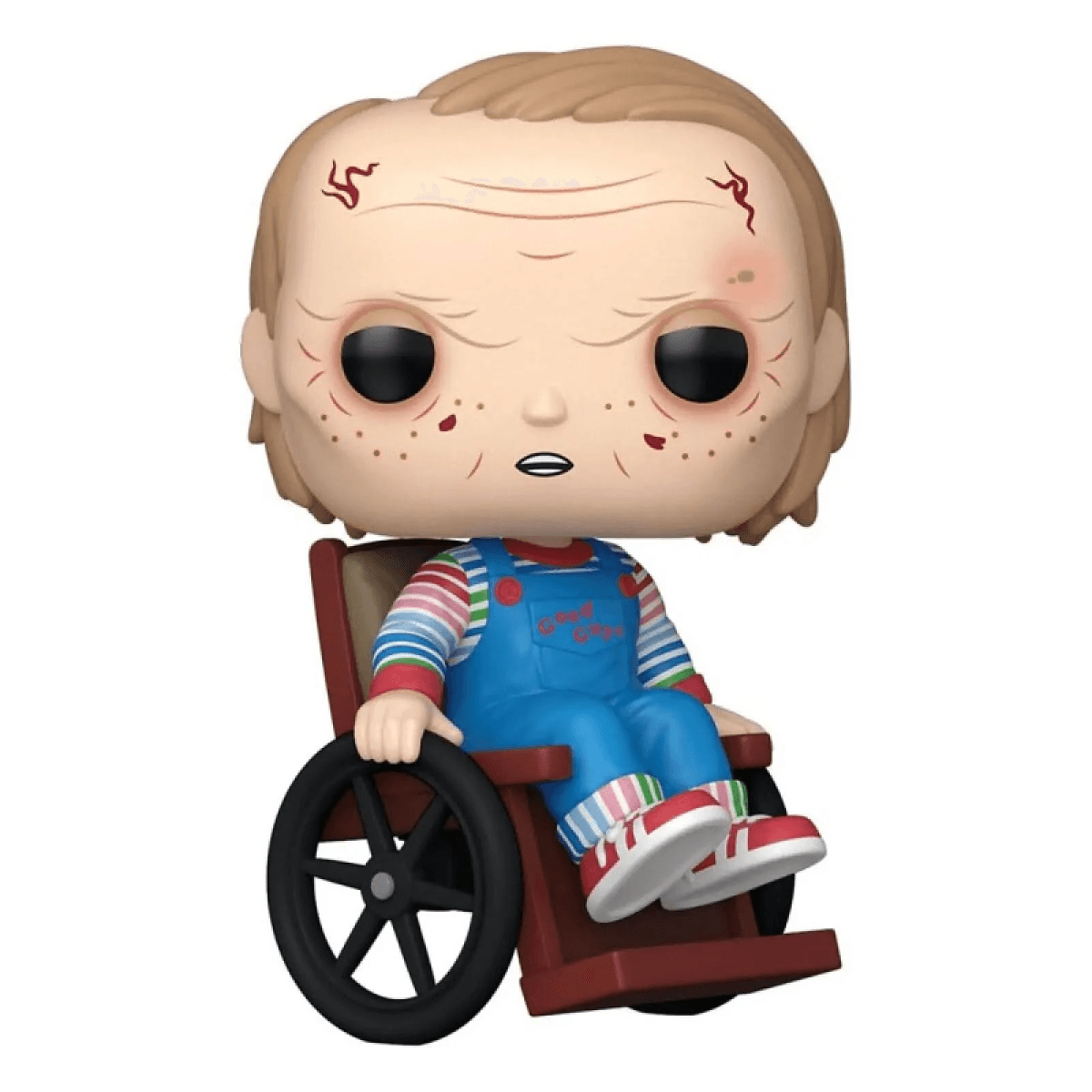 Muñeco Chucky en silla de ruedas, mono azul, camisa de rayas, zapatos rojos.