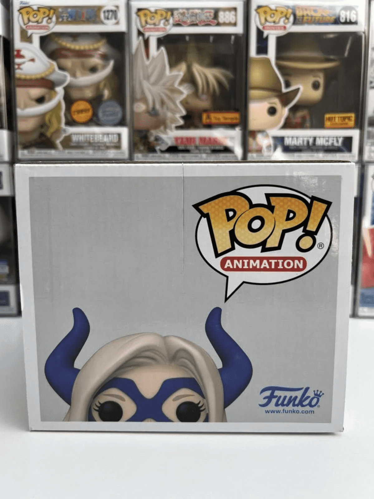 Funko Pop! Box zeigt eine Figur mit blauen Hörnern und Maske.