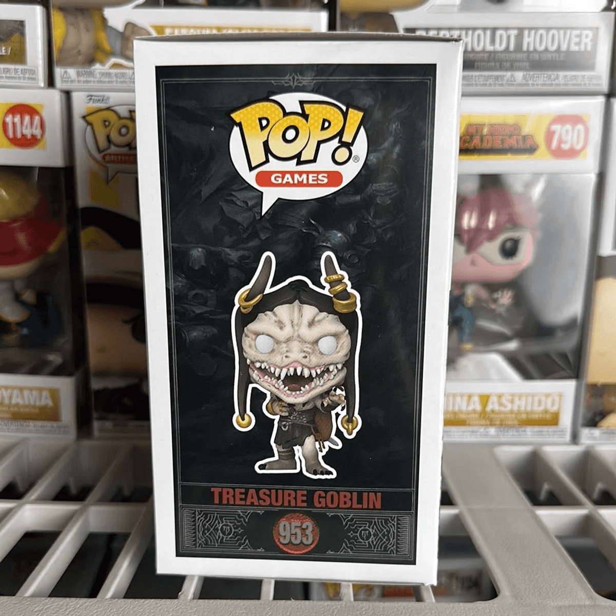 Funko Pop! Box mit Schatzgoblin-Figur, Nummer 953, im Regal.