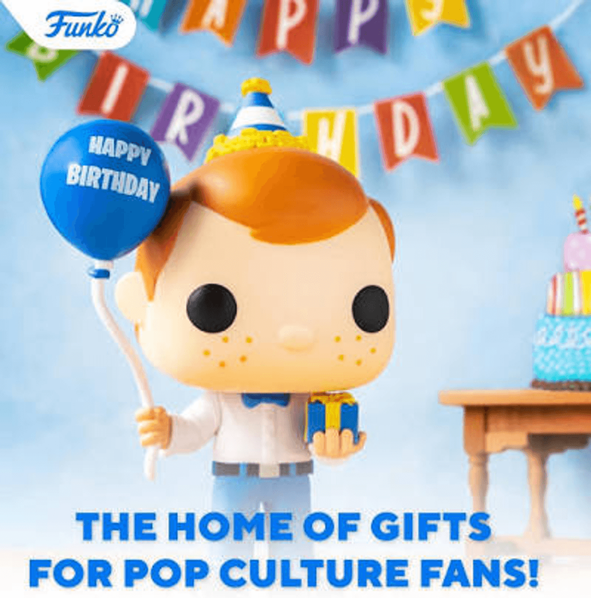 Ein Funko-Pop-Charakter mit Hut hält einen blauen Ballon und ein Geschenk. Geburtstagsparty-Deko im Hintergrund.
