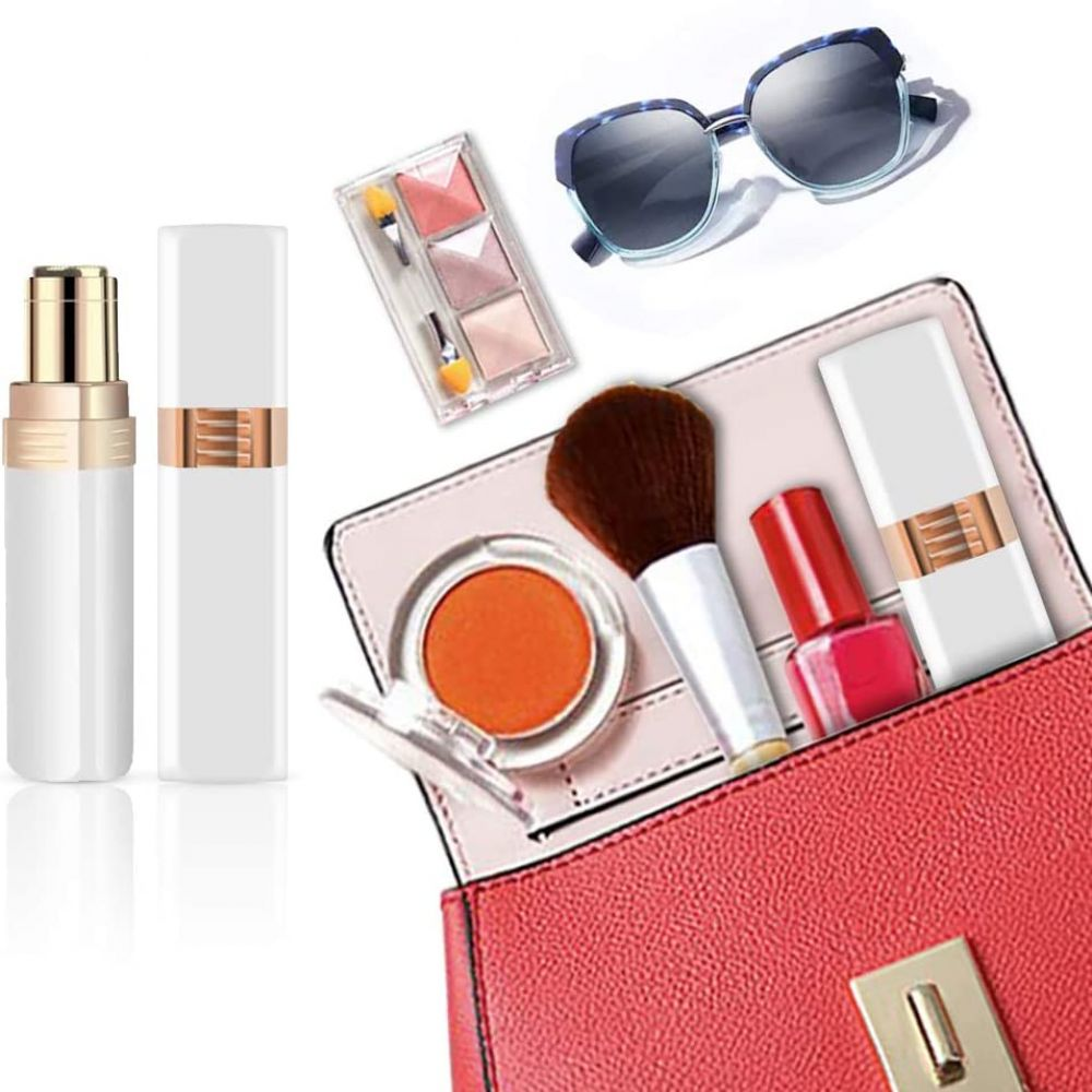 Weiße Parfümflaschen, Make-up-Palette, Sonnenbrille und rote Tasche mit Rouge, Pinsel, Nagellack.