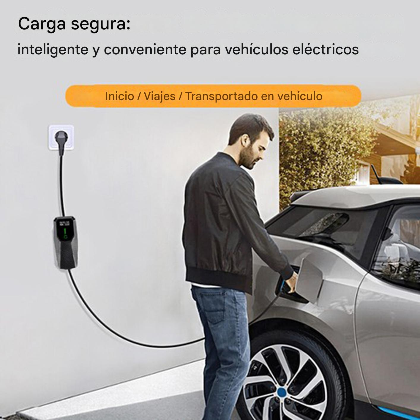Hombre cargando un coche eléctrico en un punto de carga.