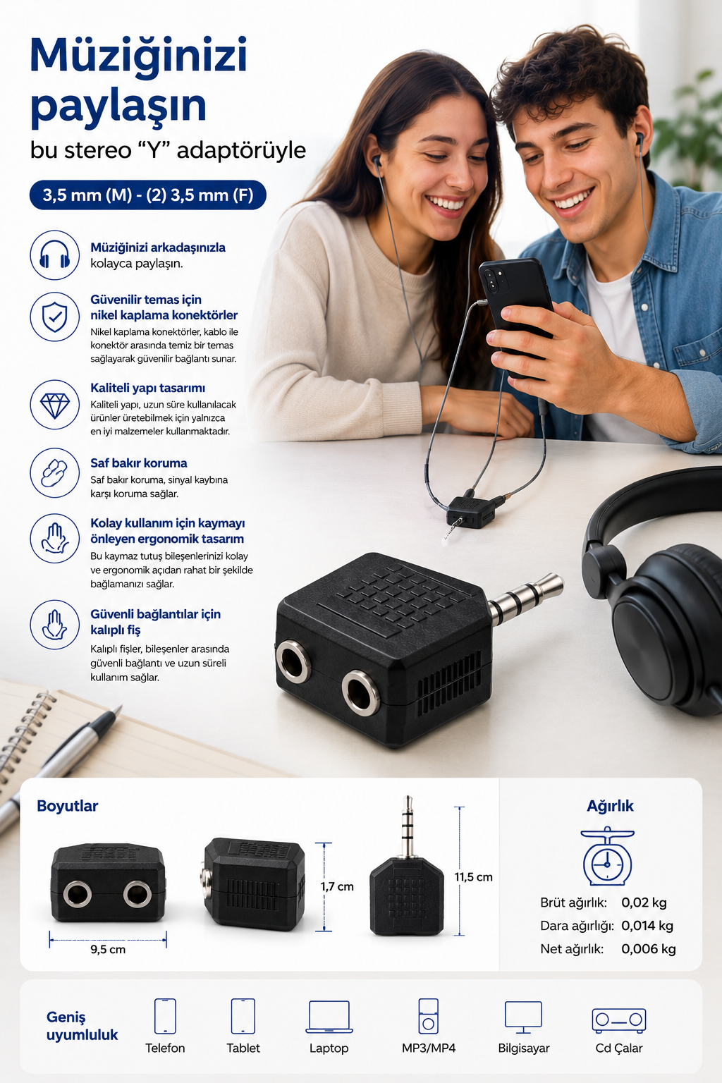 Bir erkek ve bir kadın, akıllı telefona bağlı stereo Y ayırıcı kullanarak kulaklıkları paylaşıyor.