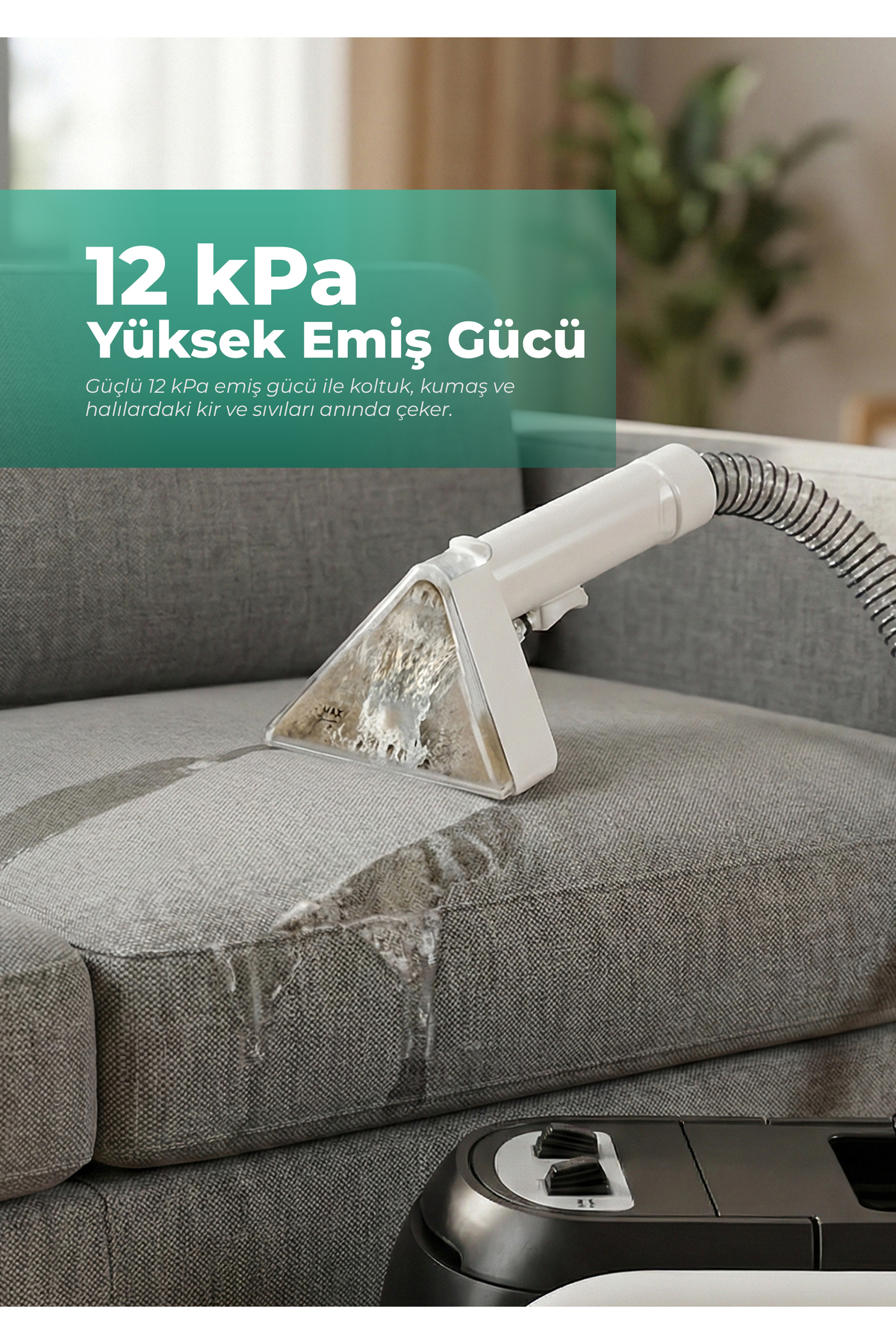 Döşeme temizleyici, gri kumaş koltuktan sıvı çekiyor. 12 kPa emiş gücü.