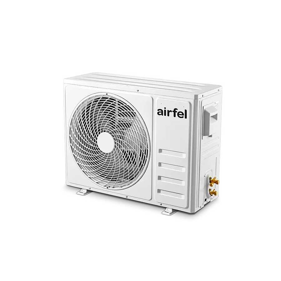 Fanlı ve bağlantılı beyaz bir Airfel klima dış ünite.