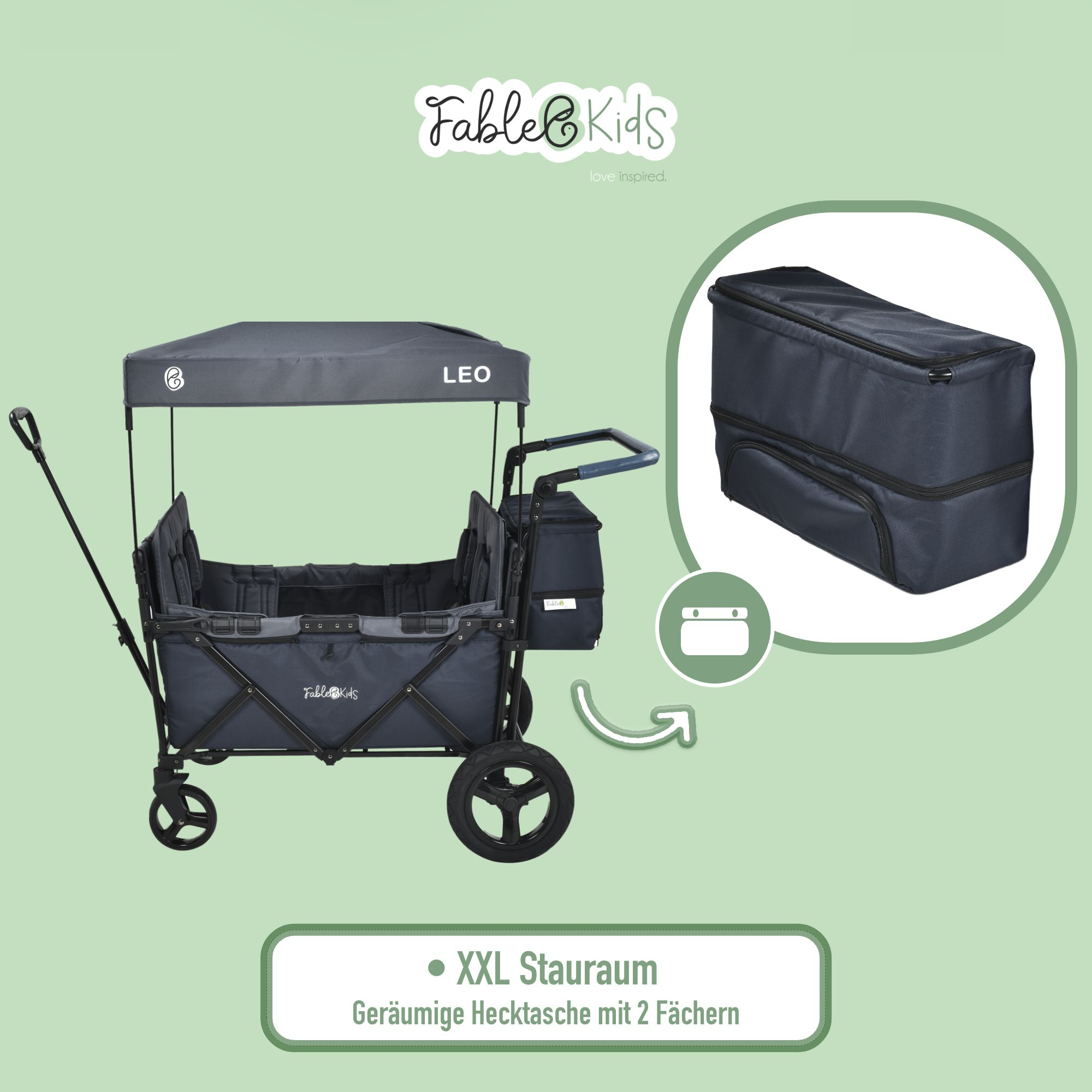 Ein grauer Kinderwagen mit Verdeck und Griffen. Daneben eine Kühltasche.