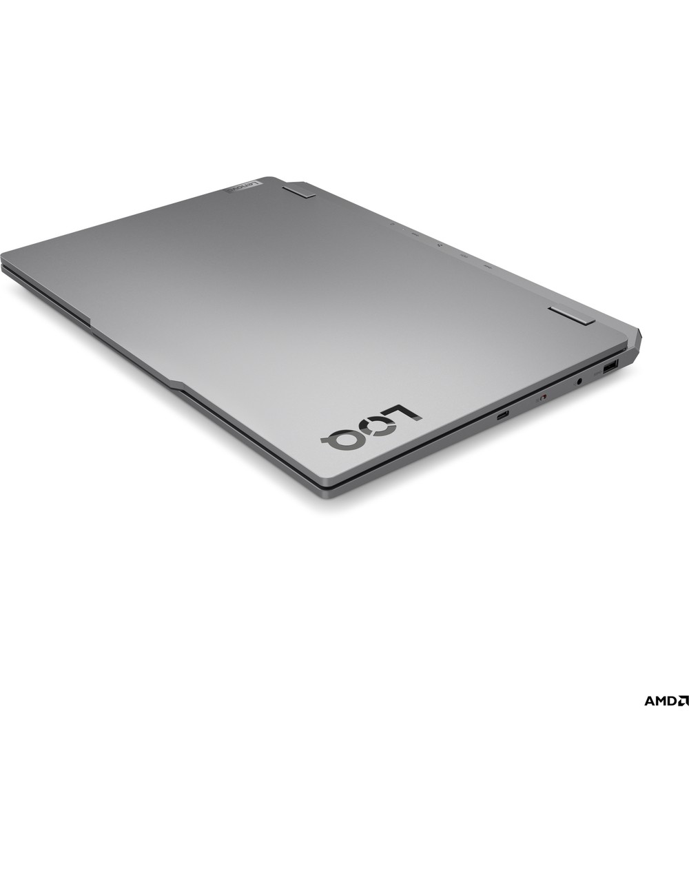 LOGO yazılı kapalı gümüş dizüstü bilgisayar ve AMD logosu.