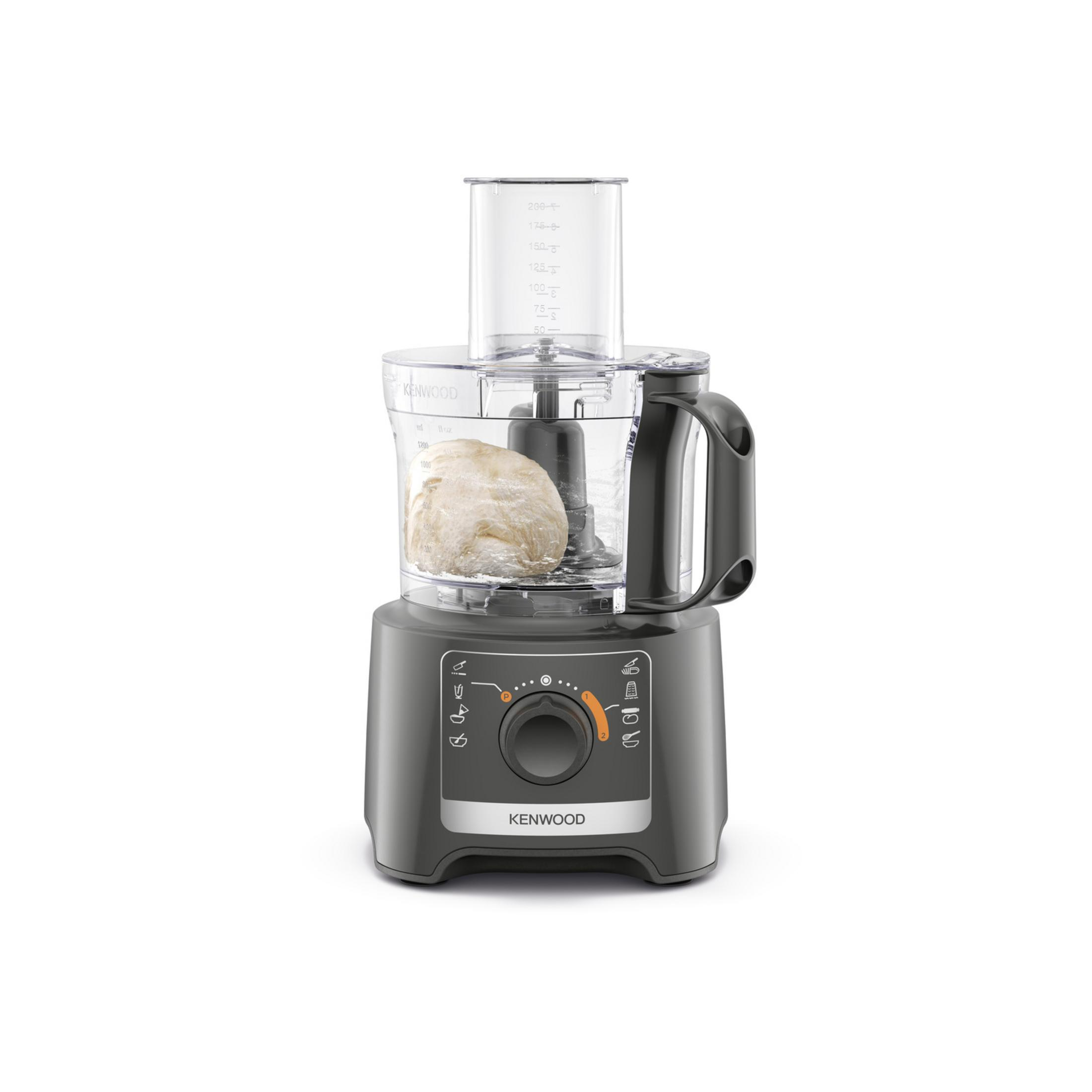 Un accessorio per robot da cucina Kenwood grigio con impasto nella ciotola e segni di misurazione.