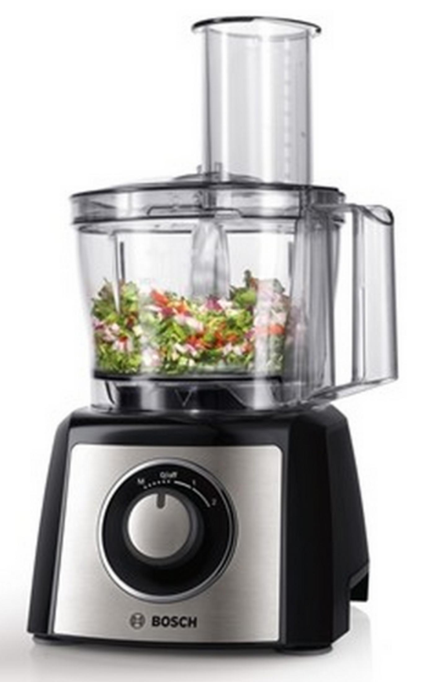 Un robot da cucina Bosch nero con ciotola trasparente piena di verdure tritate.