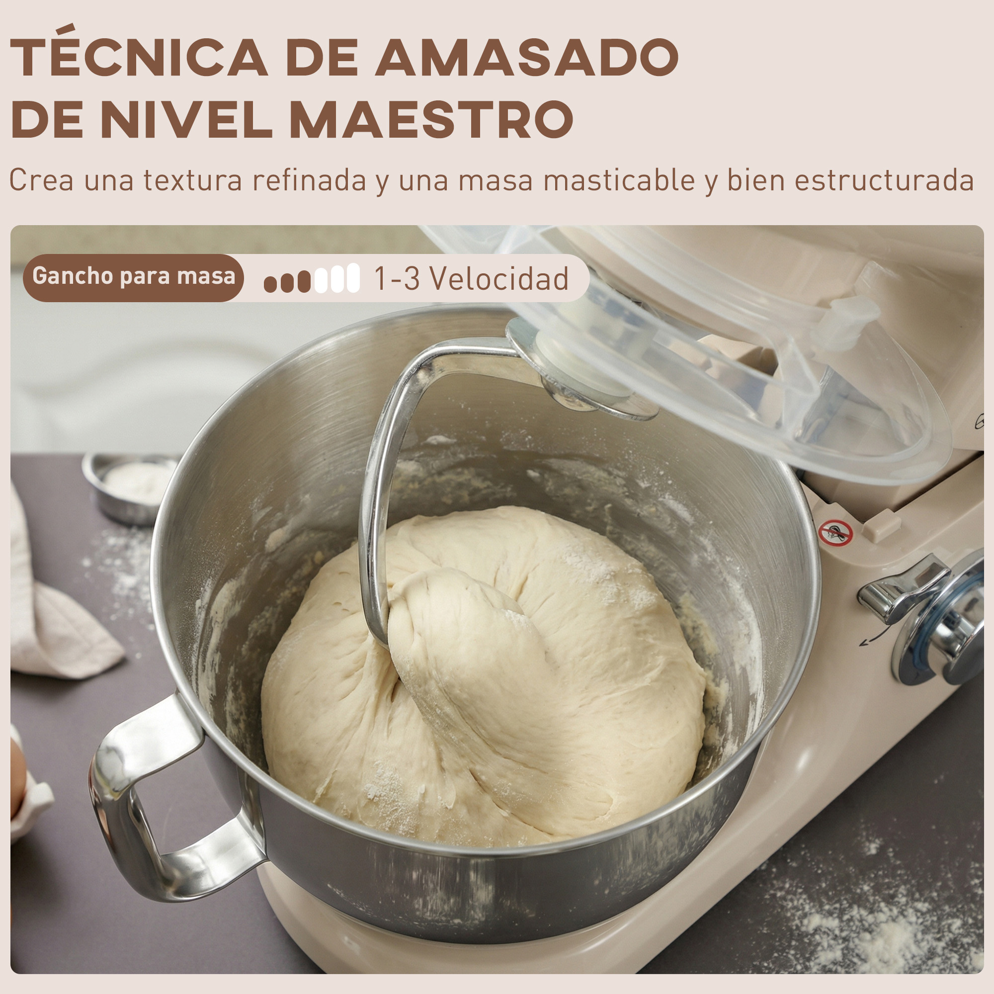 Una batidora de pie con gancho amasador amasando masa clara en un bol de acero.