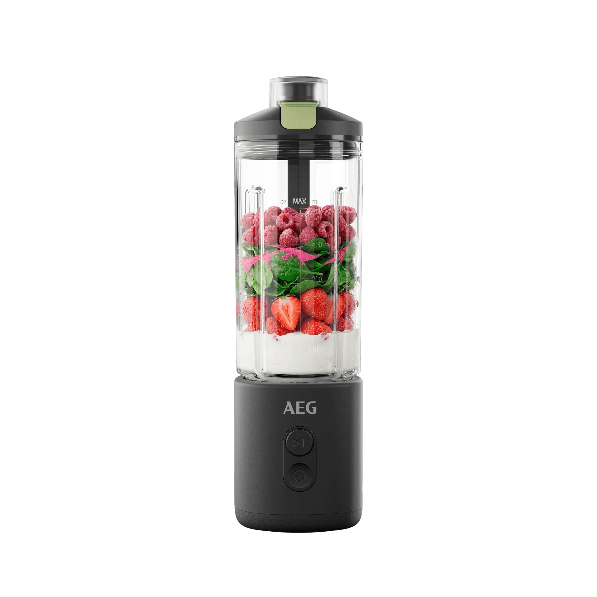 Una batidora AEG con frambuesas, fresas, espinacas y yogur.