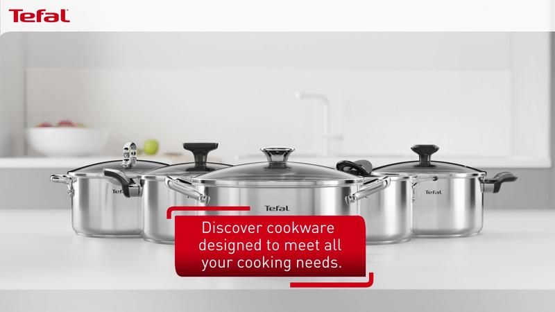 Tefal kookgerei: RVS kookpotten met glazen deksels op een wit aanrecht.