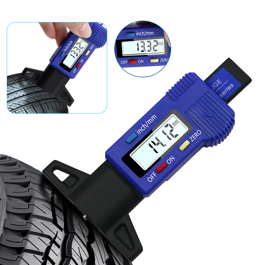 Blauer Reifentiefenmesser misst 14,12 mm, zeigt 13,32 mm an.