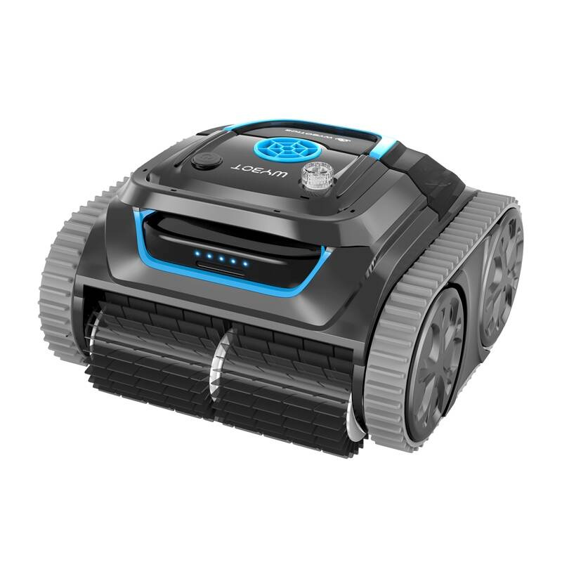 Un robot da piscina nero con accenti blu e trazione cingolata.