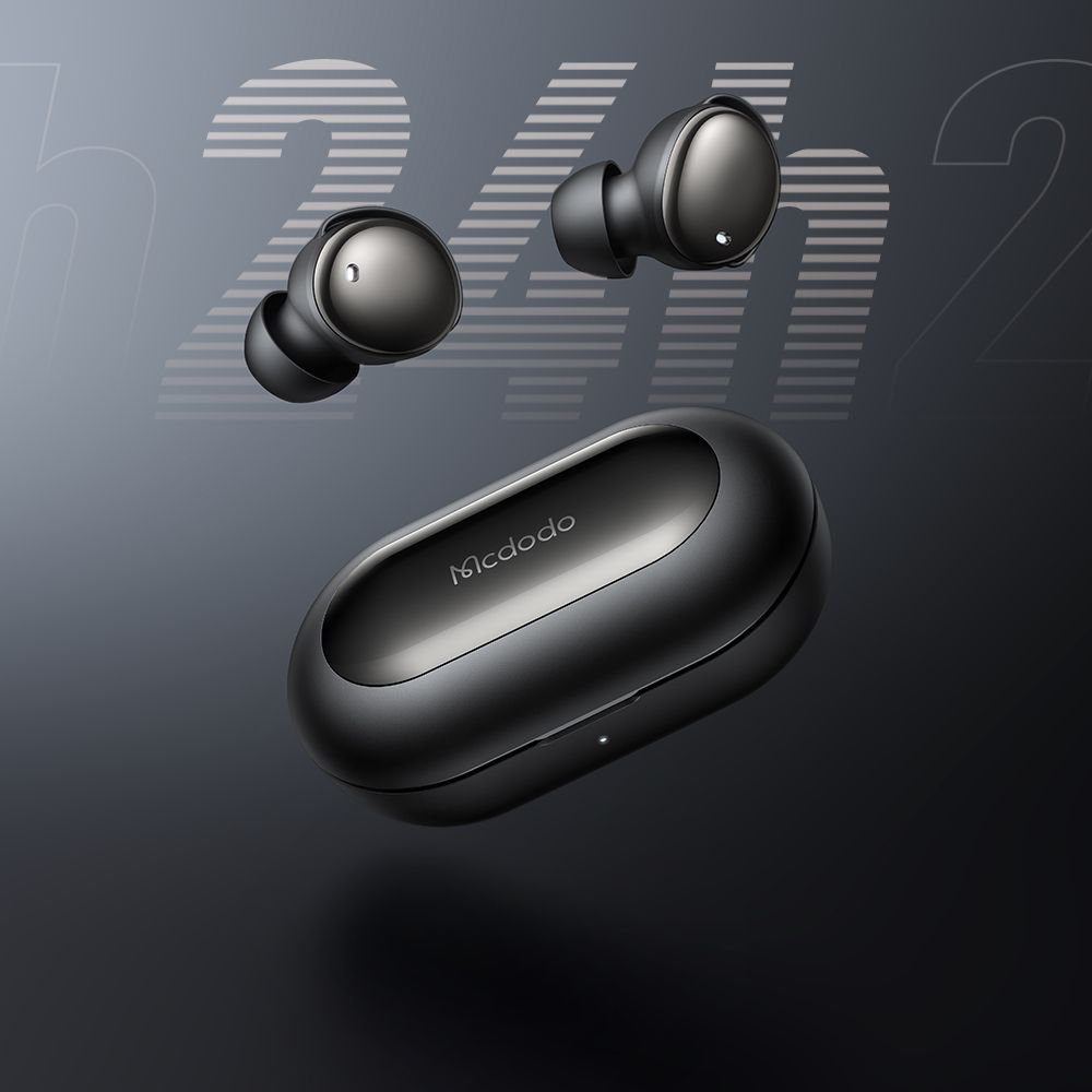 Auricolari wireless neri con custodia di ricarica su sfondo scuro.