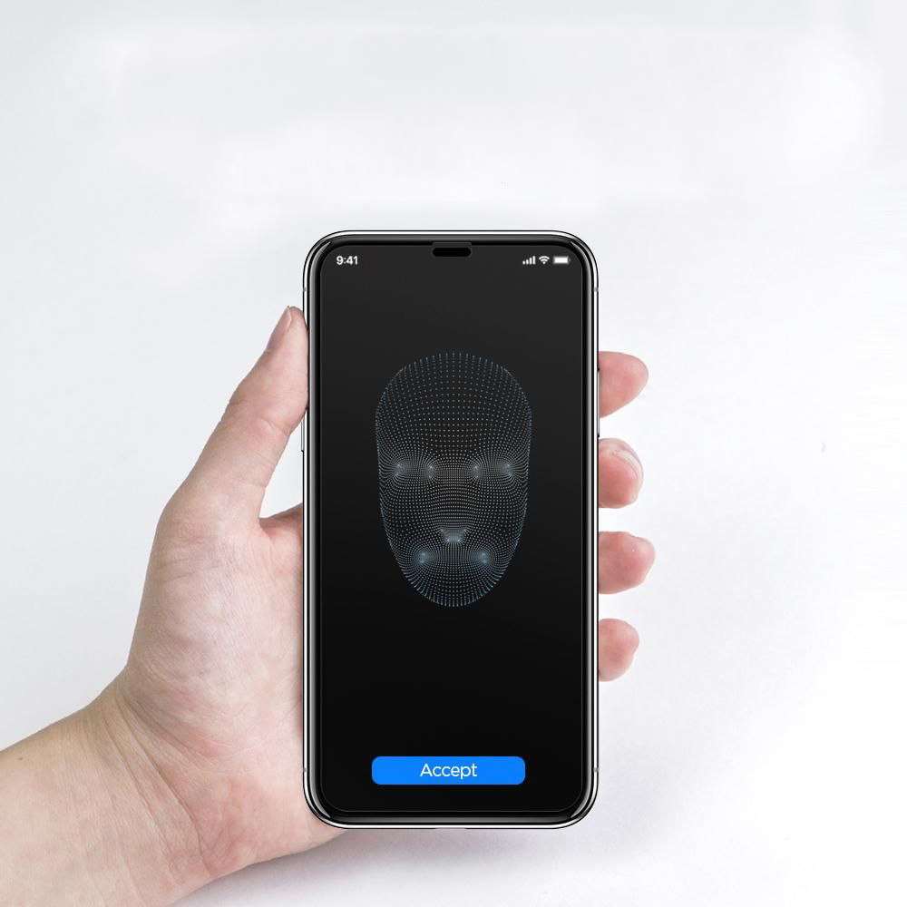 Una mano tiene uno smartphone con scansione facciale 3D e pulsante 'Accetta'.