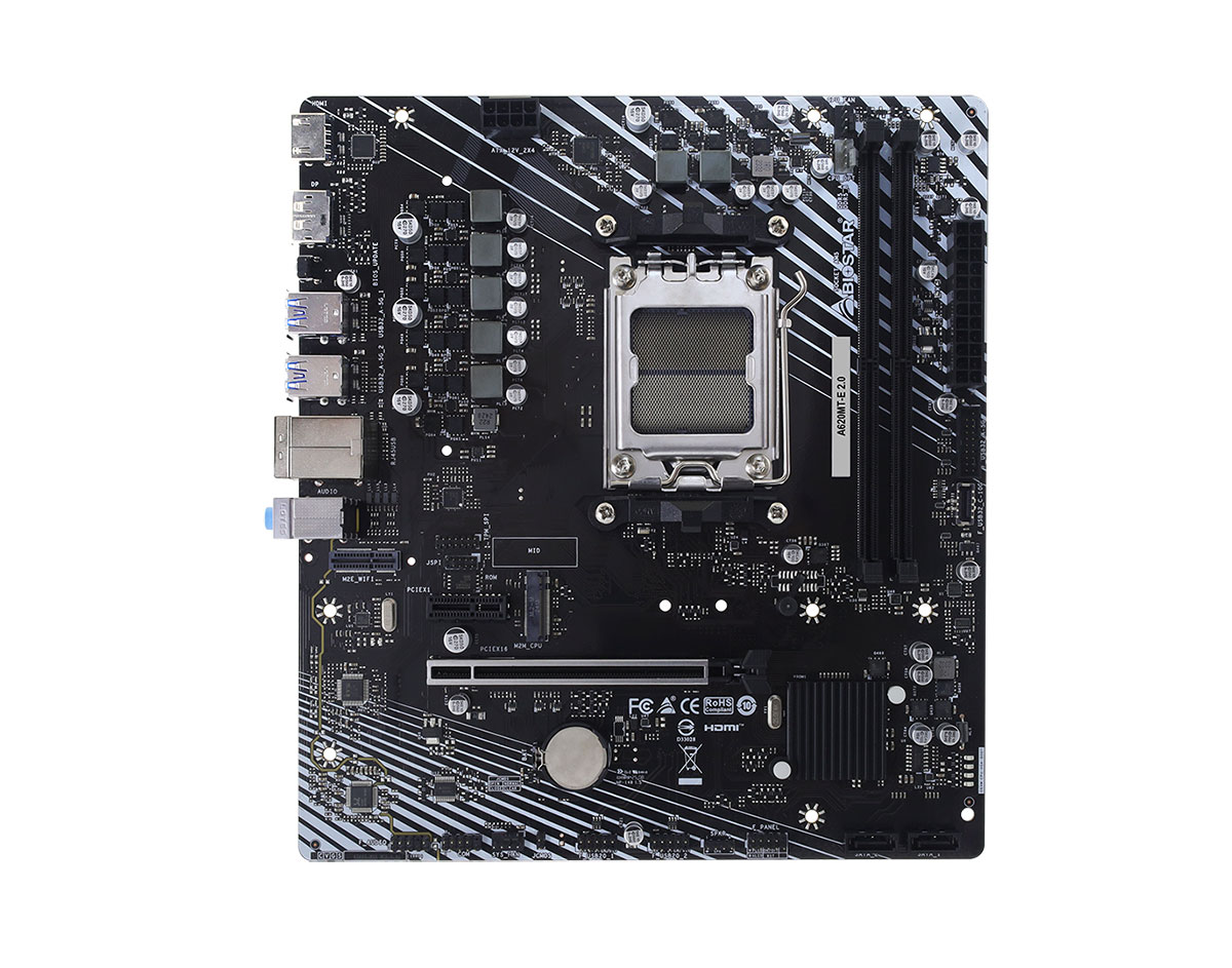 Scheda madre nera con socket CPU, slot RAM e porte.
