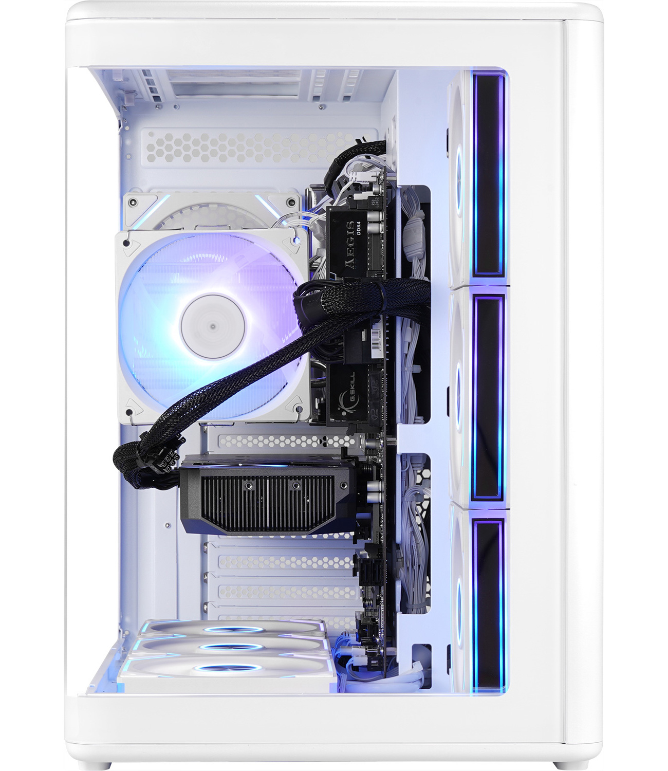 Un boîtier de PC blanc avec ventilateurs RVB, carte graphique et gestion des câbles.