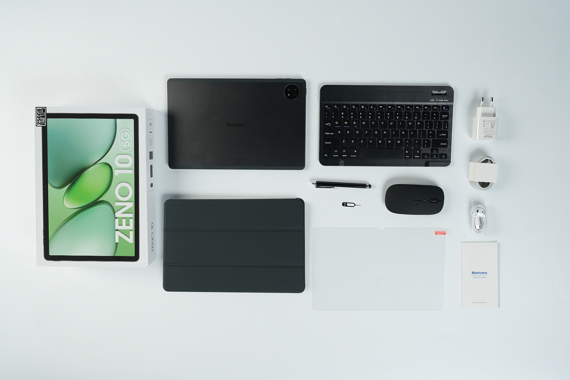 Un set di tablet Blackview con accessori, tra cui tastiera, mouse, penna e caricabatterie.