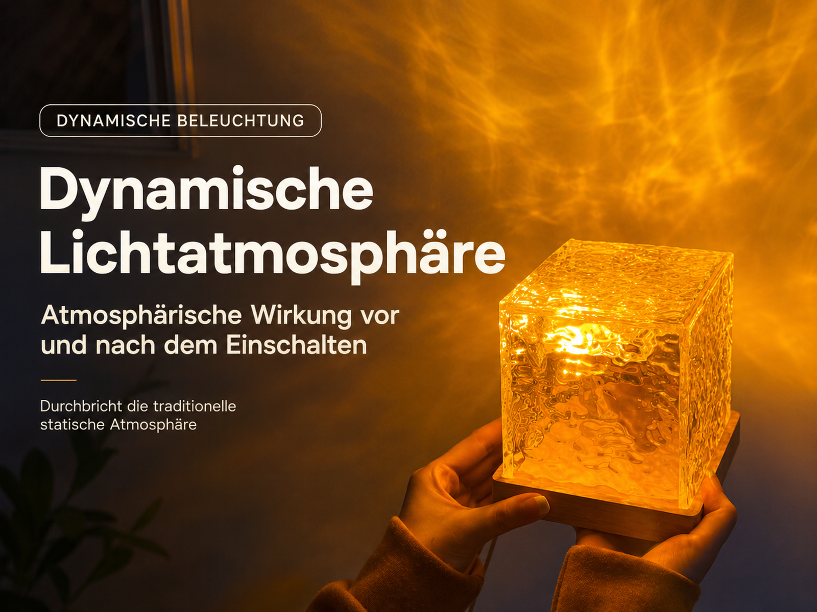 Eine Hand hält eine würfelförmige Lampe, die dynamisches Licht ausstrahlt.