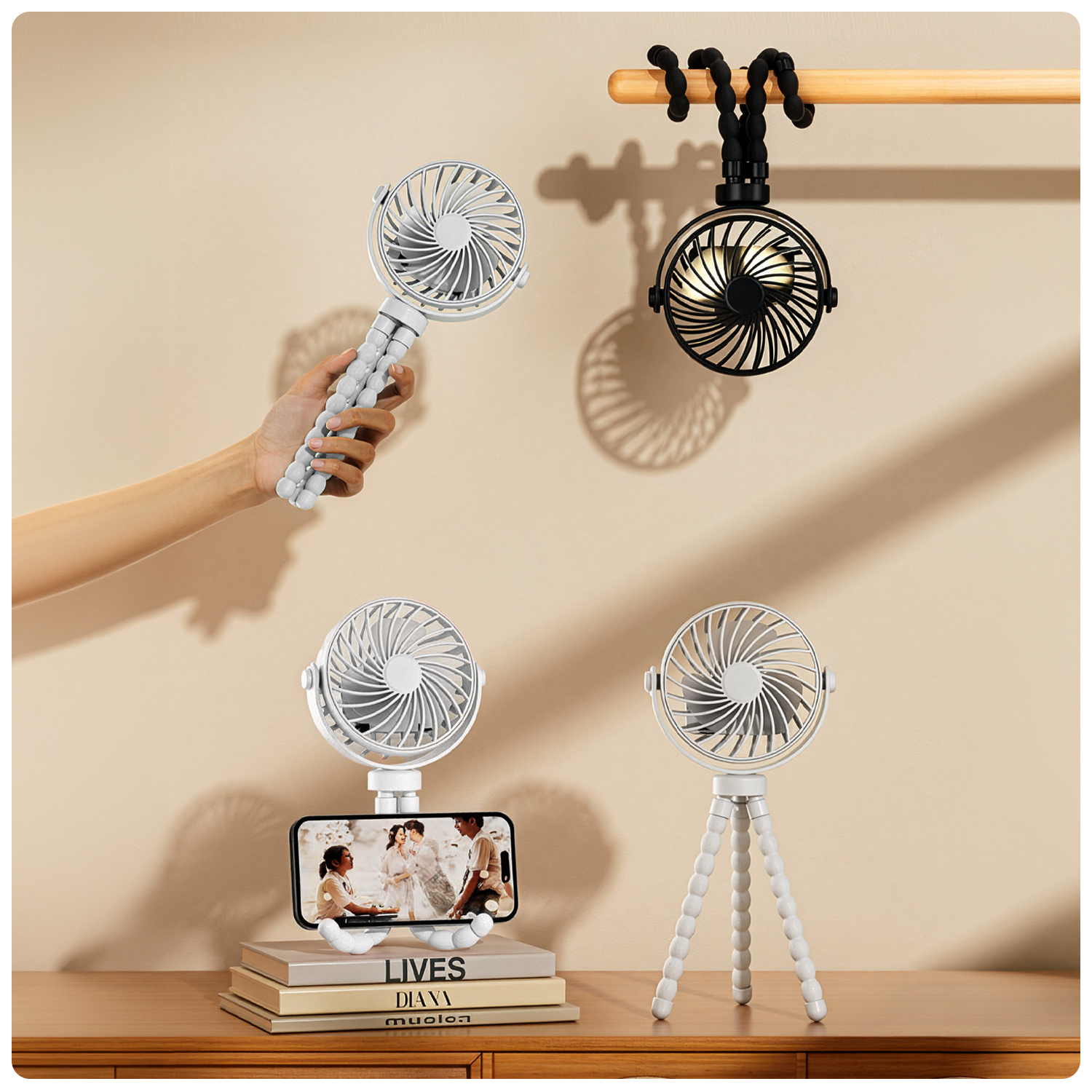 Un ventilador blanco de mano con agarre flexible se sostiene. Un ventilador negro cuelga de una barra.
