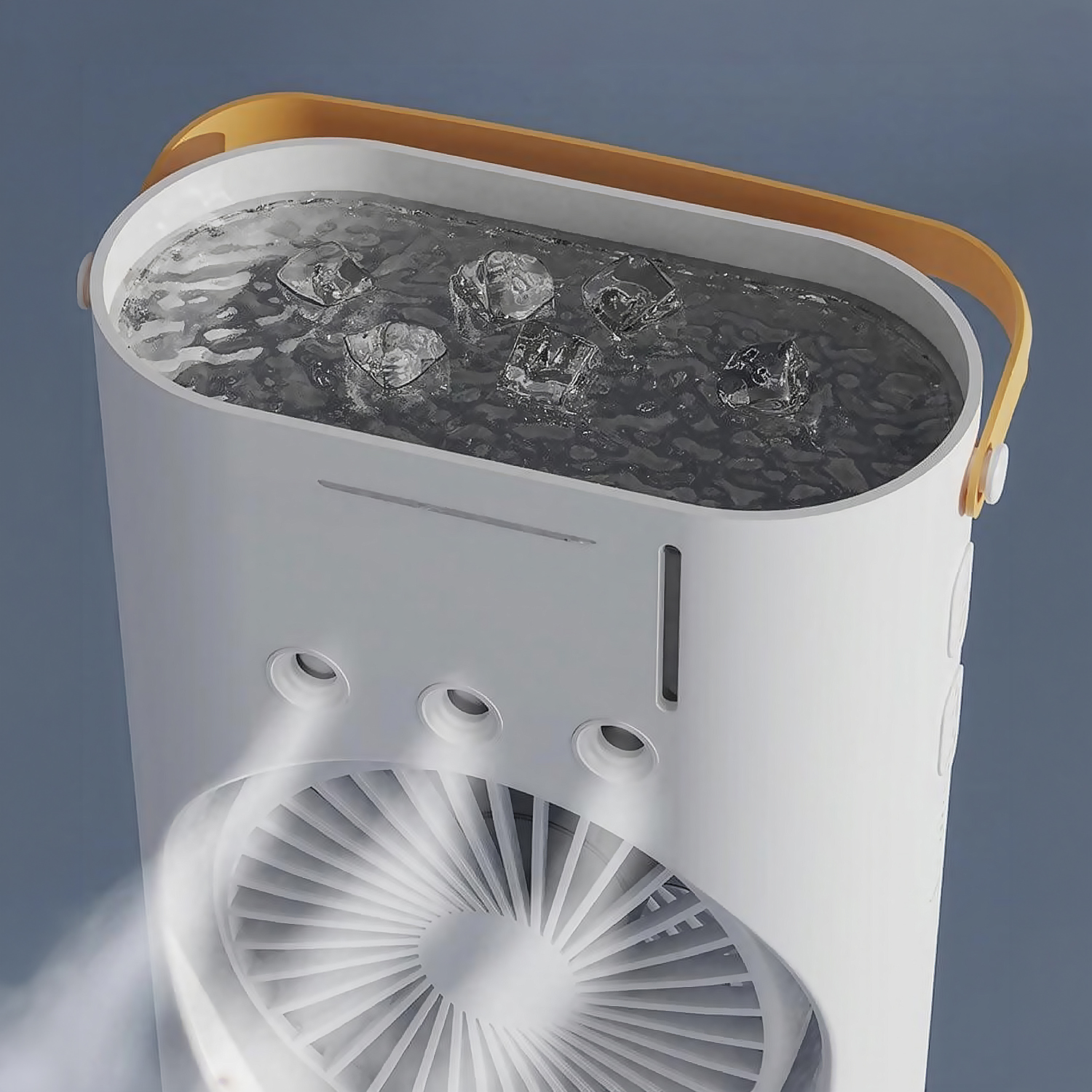 Un ventilador portátil blanco con cubitos de hielo en la cámara superior y un asa naranja.