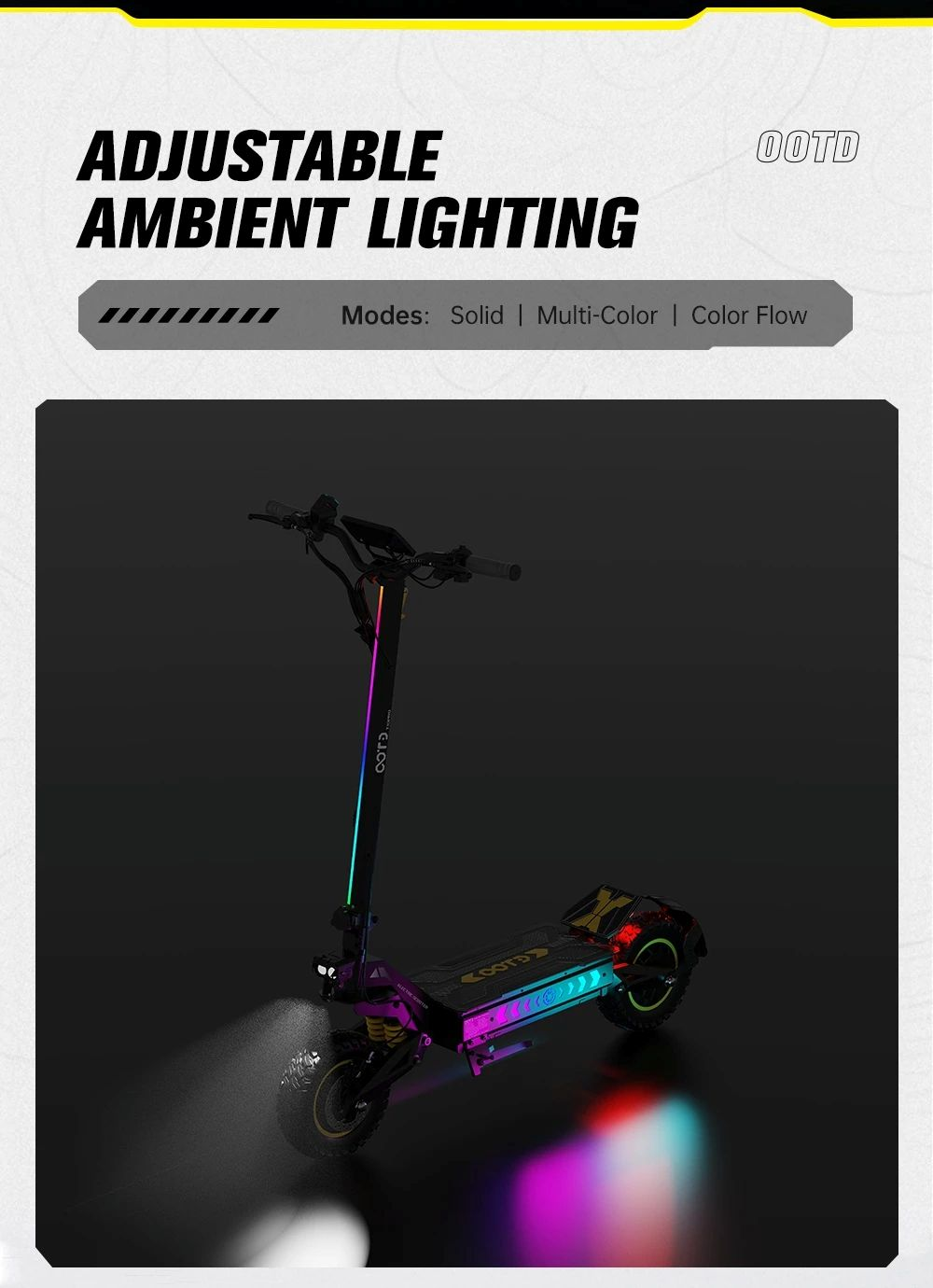 Uno scooter elettrico nero con luci colorate che guida di notte.
