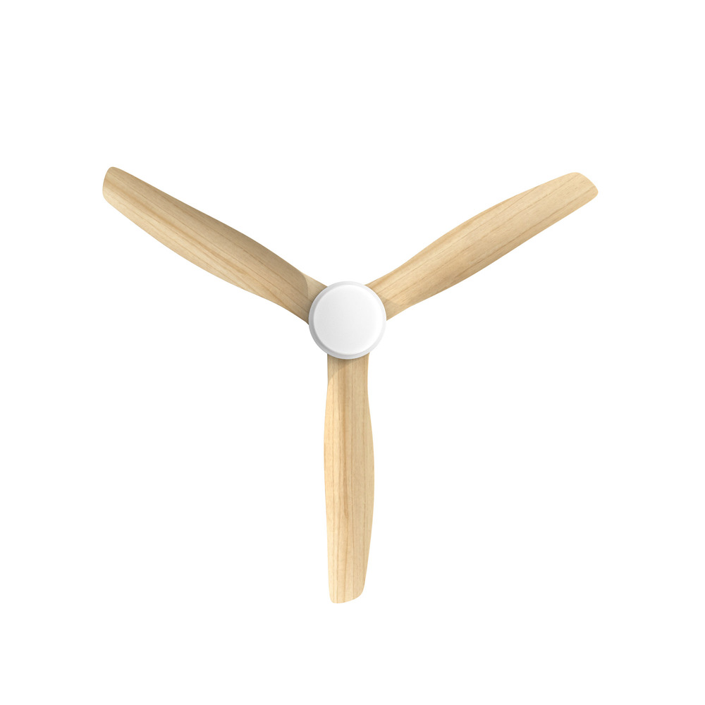Pale di ventilatore da soffitto in legno chiaro con centro bianco.
