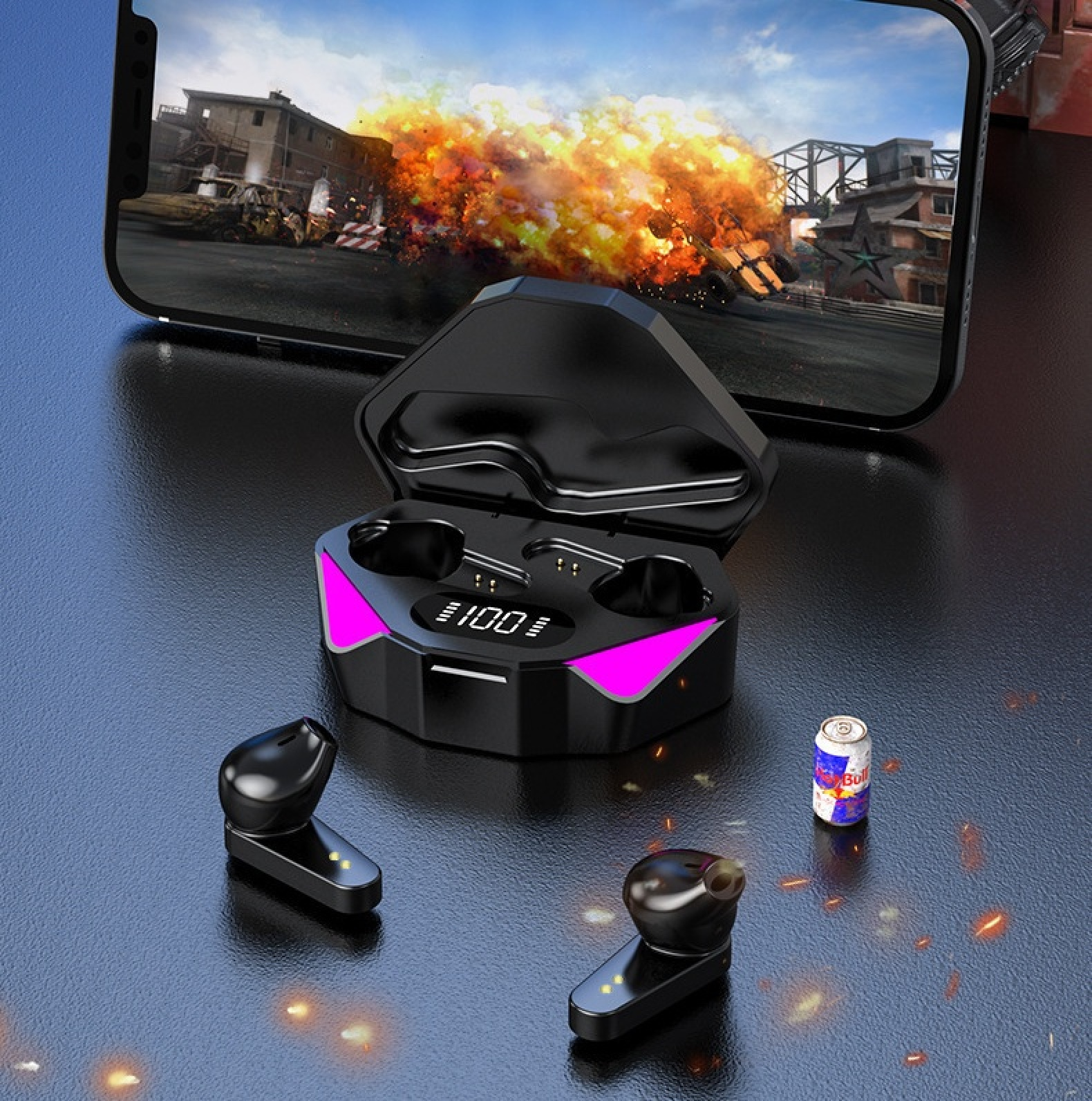 Gaming-Ohrhörer mit Ladecase, Handy zeigt Explosion, daneben eine Red Bull Dose.