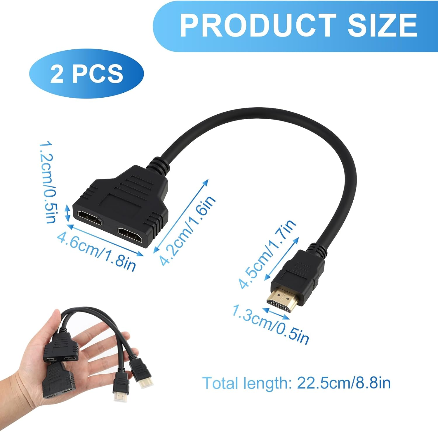 Schwarzer HDMI-Splitter-Adapter mit Maßen und einem Kabel, das von einer Hand gehalten wird.