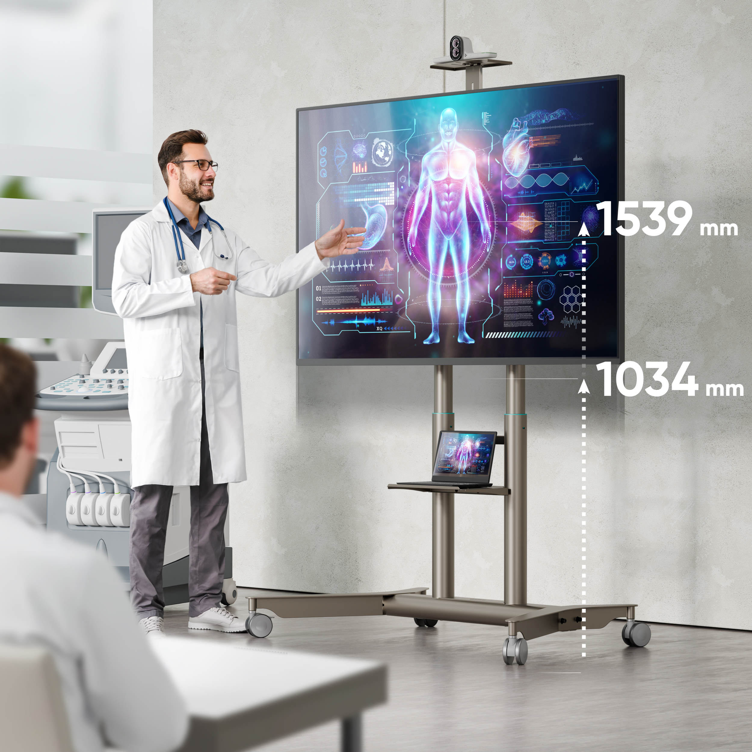 Ein Arzt erklärt eine medizinische Anzeige mit menschlicher Anatomie.