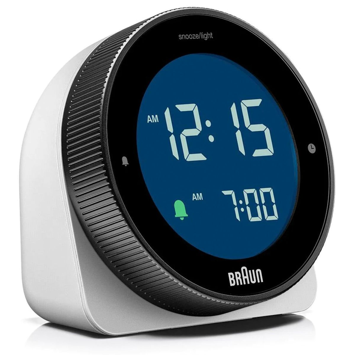 Digitaluhr mit weißem Gehäuse, blauer Anzeige und "Braun"-Logo. Zeigt 12:15 AM und 7:00 AM an.