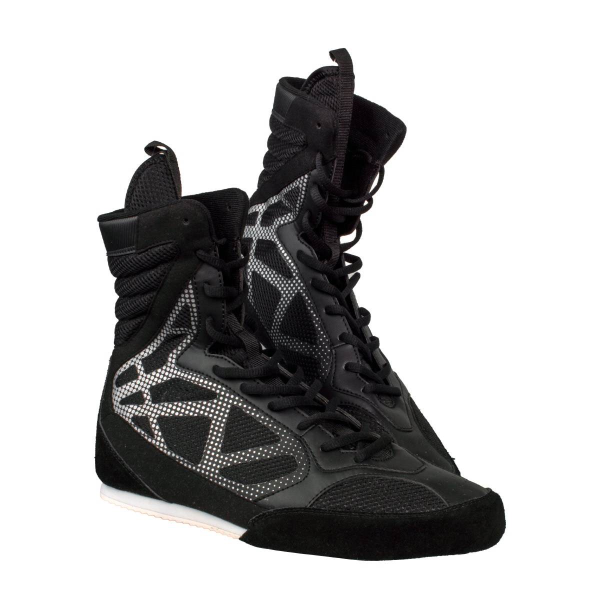 Schwarze Boxstiefel mit Schnürsenkeln und silbernen geometrischen Akzenten.
