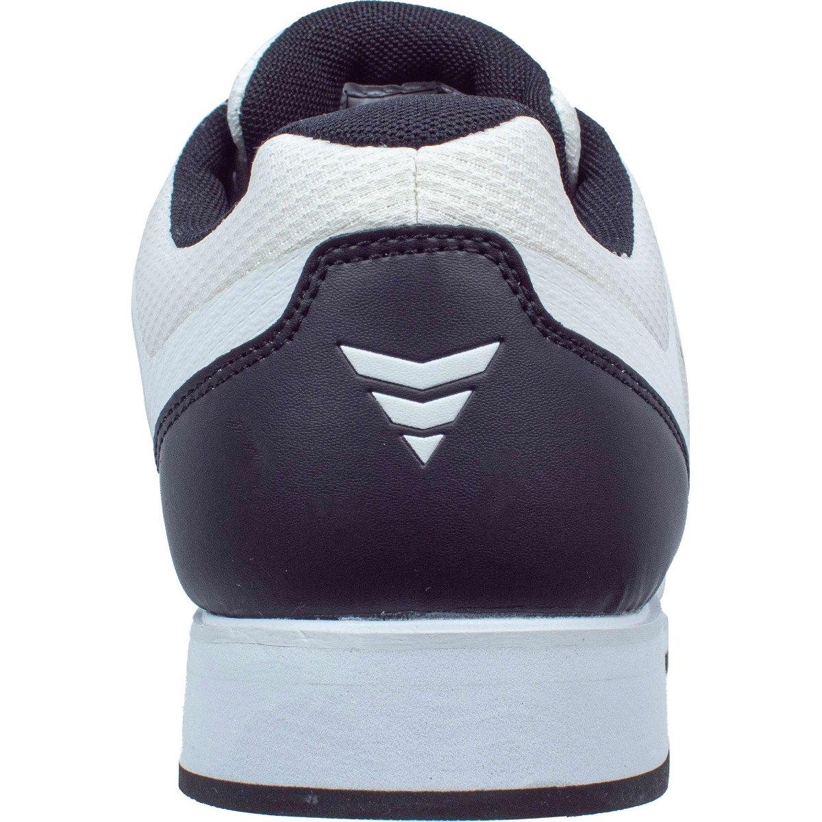 Rückansicht eines weißen und schwarzen Sneakers mit einem V-förmigen Logo.