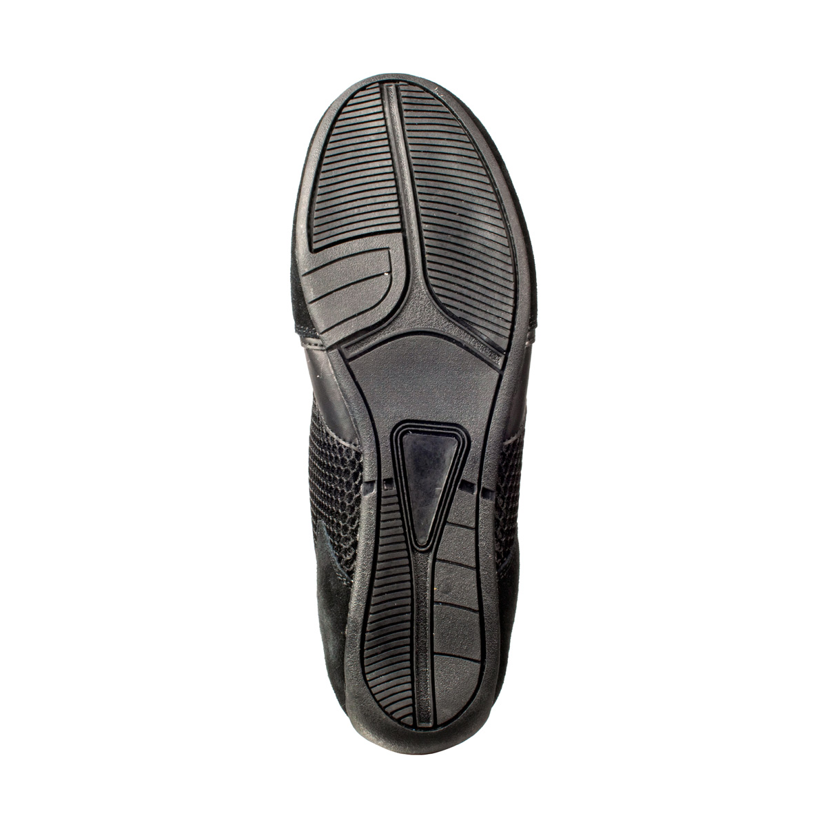 Schwarzer Schuh von unten mit Gummisohle und Rillenmuster.
