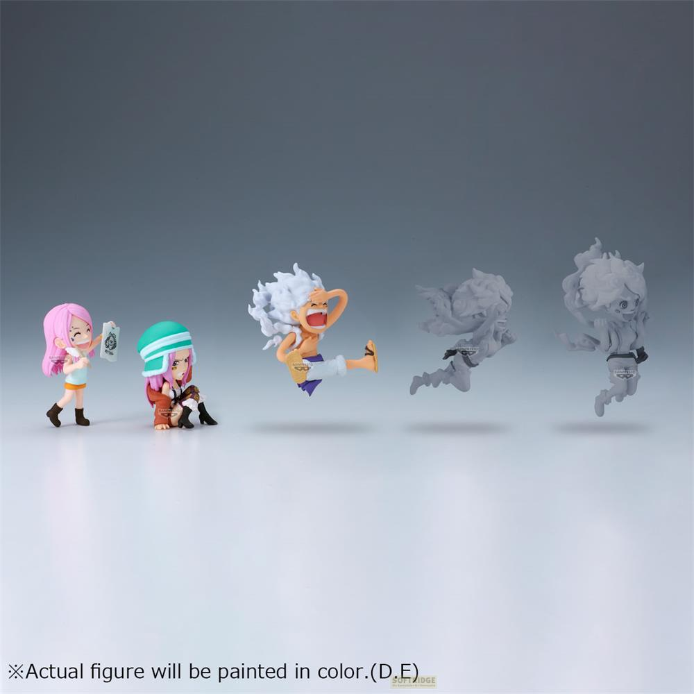 Cuatro figuras: dos figuras de anime coloreadas y dos prototipos grises.