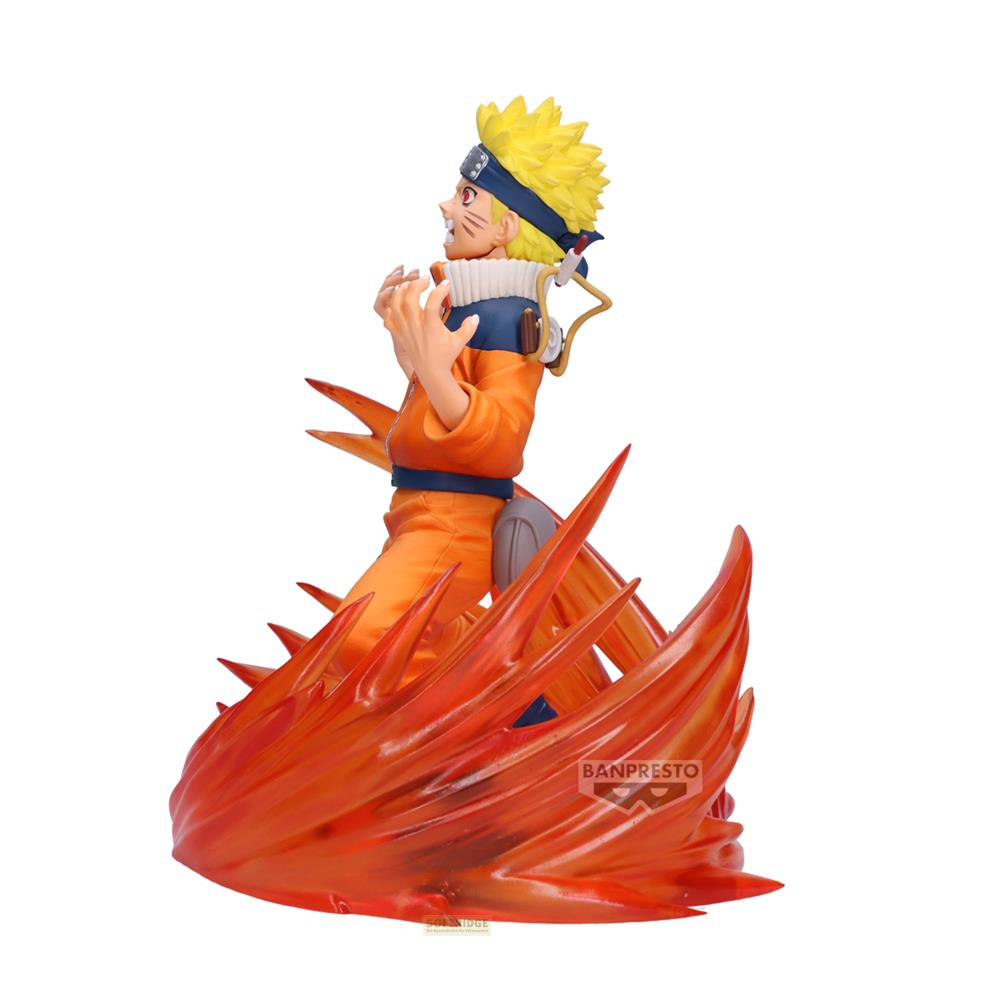 Statua di Naruto in abiti arancioni, circondata da fiamme rosse, con capelli gialli.