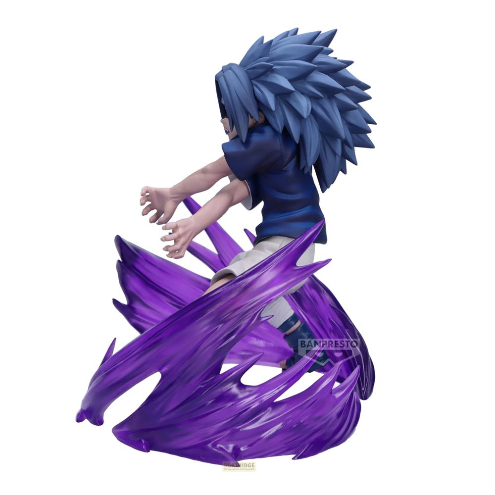 Figura di Sasuke con capelli blu e camicia blu, circondata da energia viola.