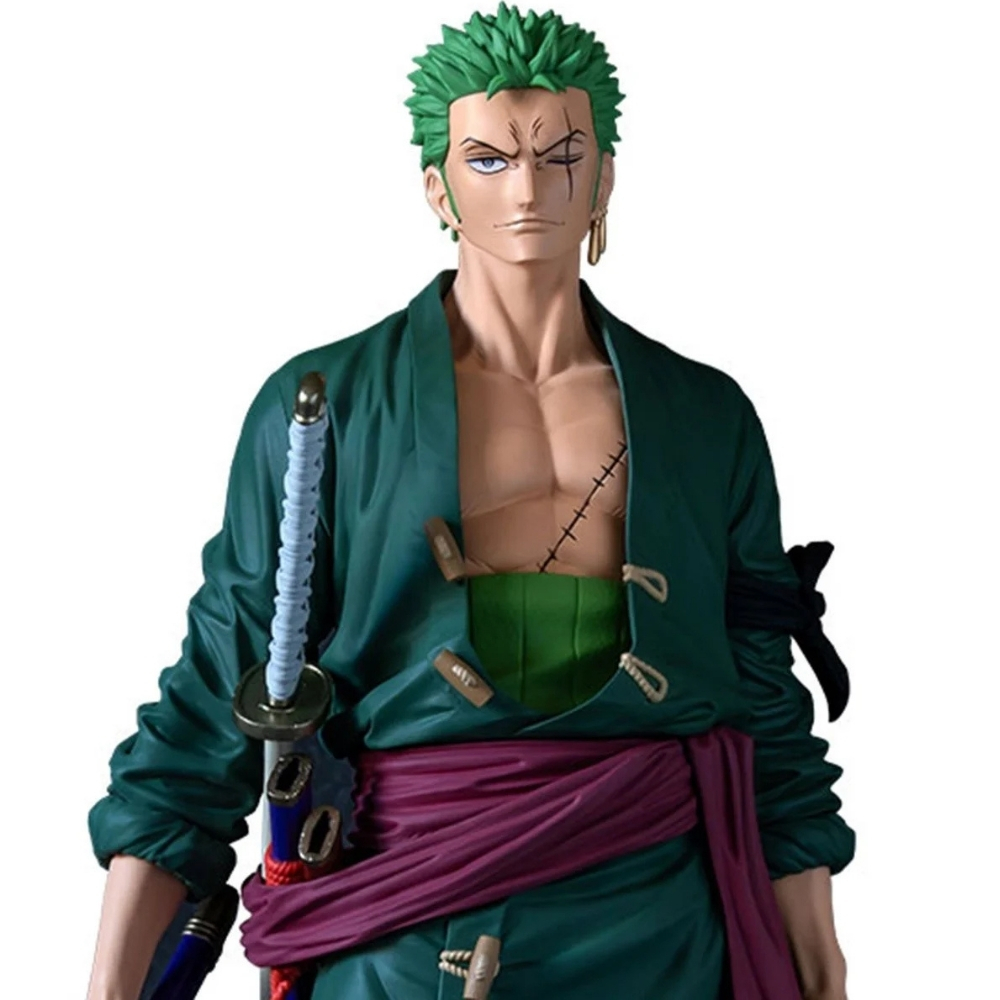 Una figura dai capelli verdi indossa un kimono verde aperto con cintura viola e spada.