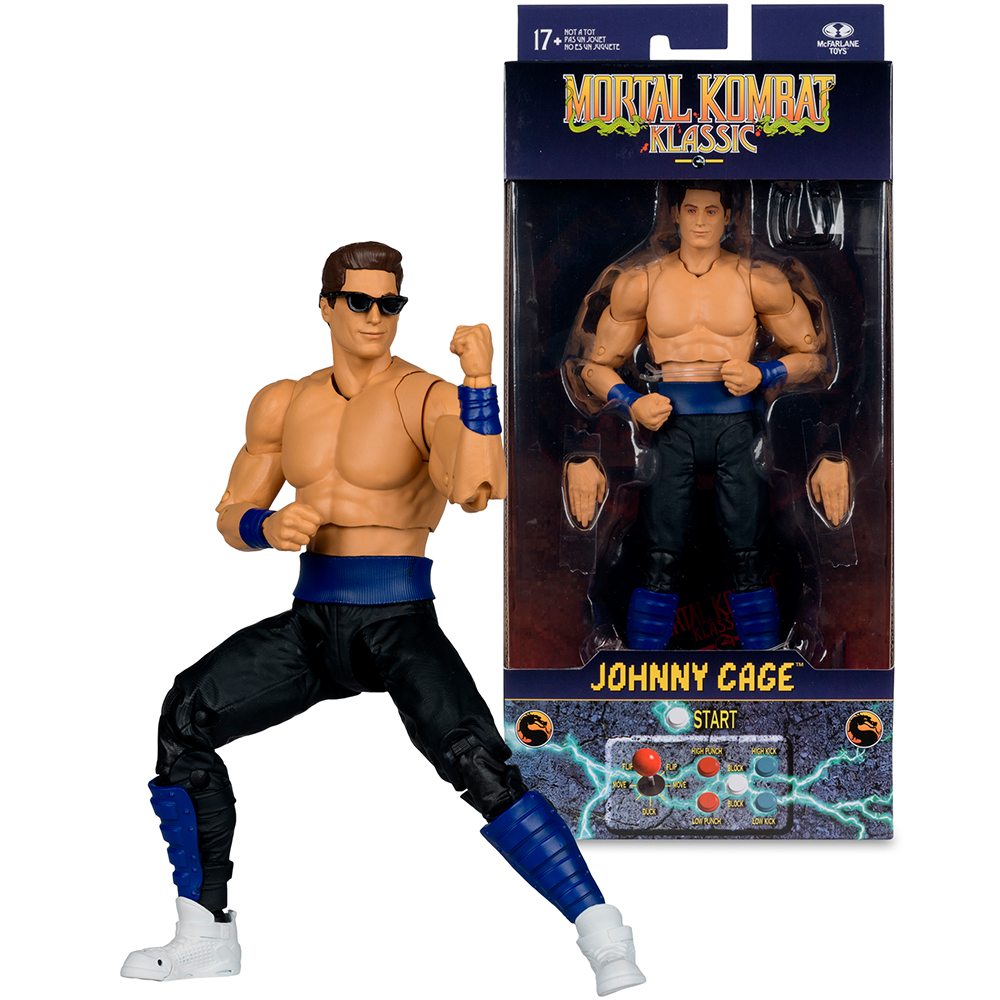 Action figure di Johnny Cage accanto alla sua confezione a tema Mortal Kombat.