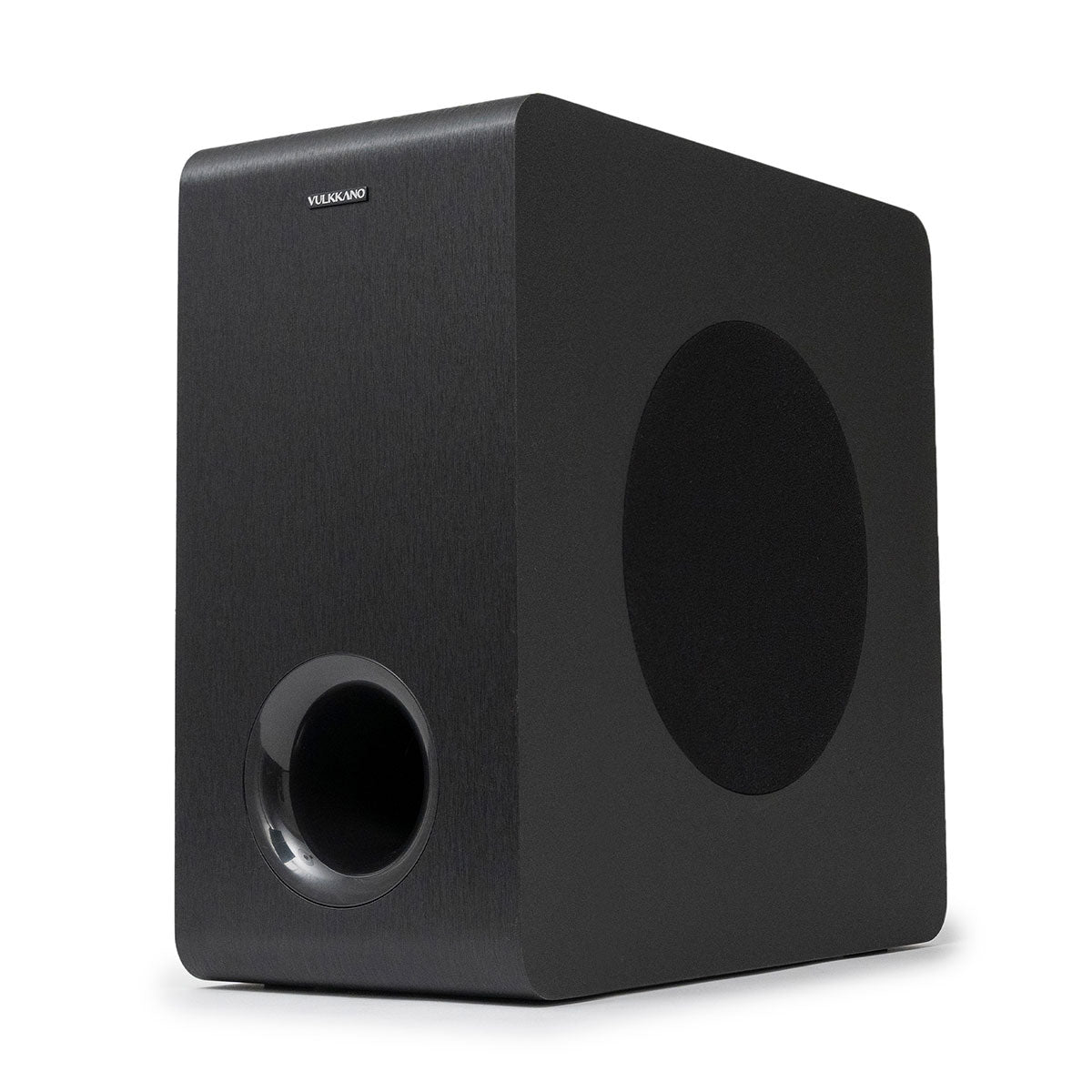 Subwoofer negro con logo VULKKANO, puerto y altavoz redondo, sobre fondo blanco.