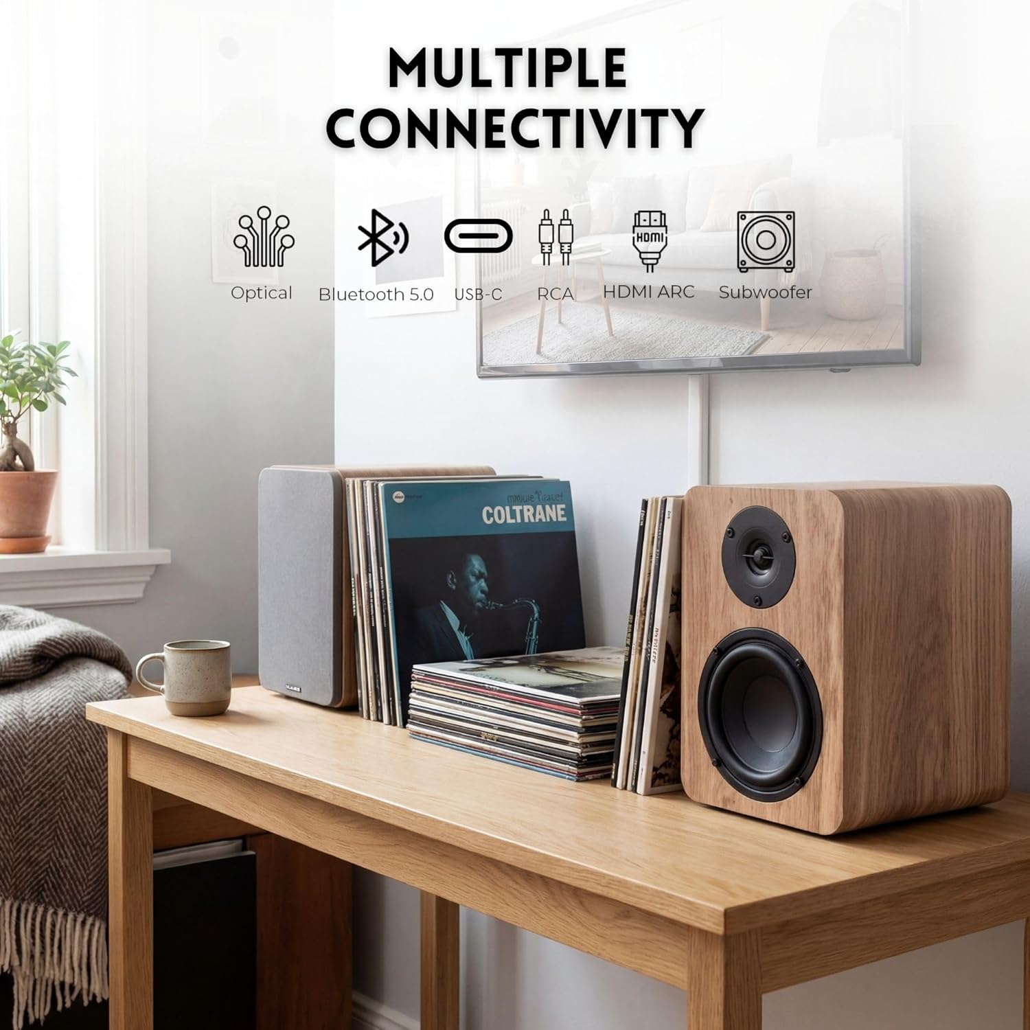 Estante de madera con dos altavoces, discos de vinilo y una taza. Iconos de conectividad.