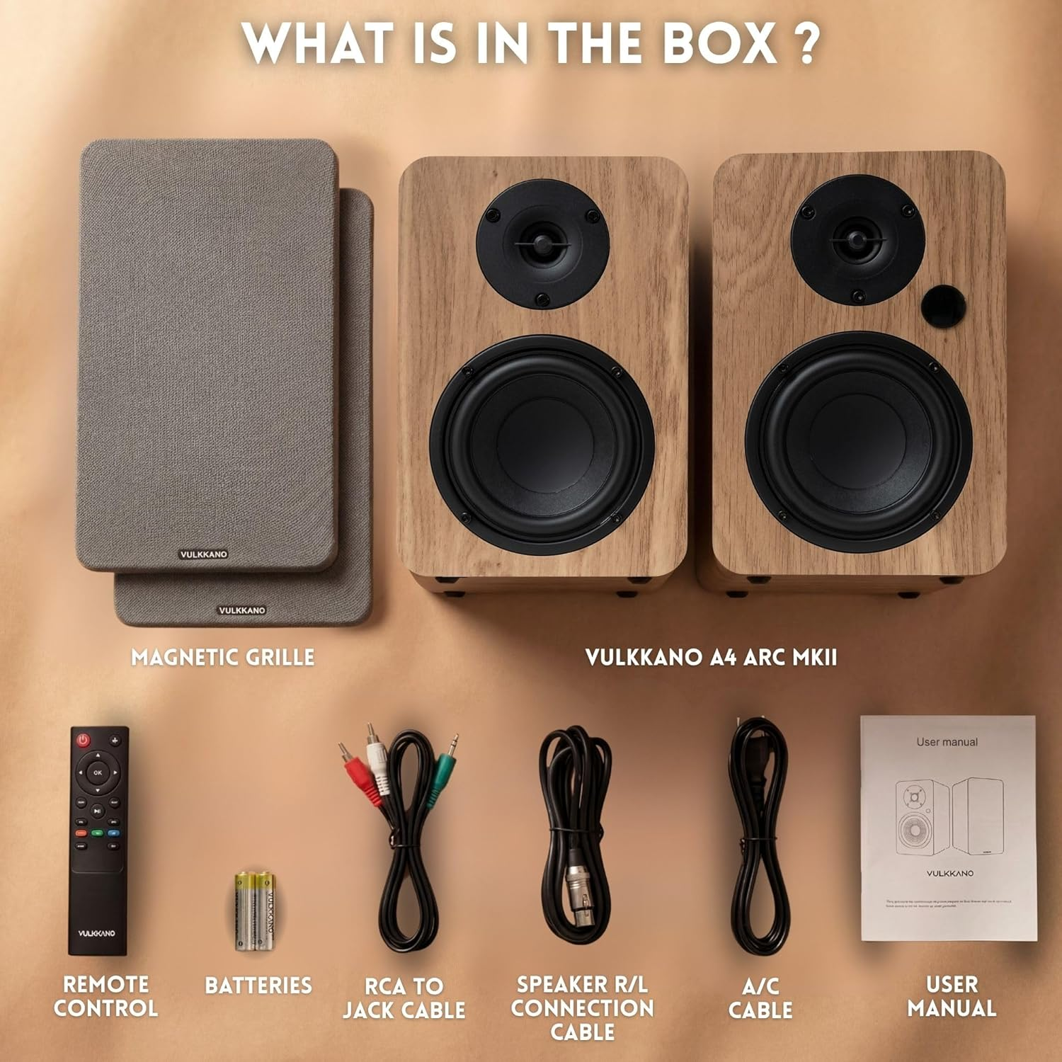 Altavoces, mando, pilas, cables y manual de usuario.